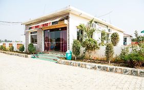 Oyo 23367 Farmsgreen Resort And Restaurant Orchha India